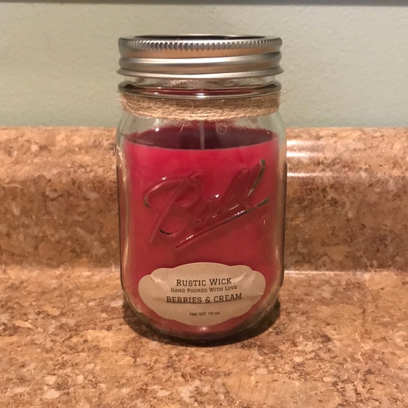 One (1) Berries & Cream Scented Candle - Picture 1 of 1